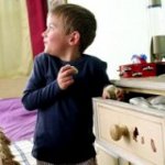 Ένα μικρό παιδί κλέβει: τι να κάνει; Ένα μικρό παιδί κλέβει: τι να κάνει;
