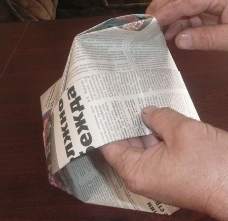 Πώς να φτιάξετε ένα καπάκι από χαρτί με τα χέρια σας γρήγορα και εύκολα