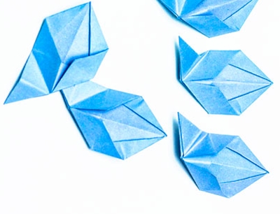 Πώς να κάνει ένα λουλούδι origami με τα χέρια σας