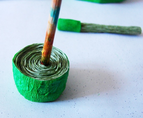 Crafts για τις 9 Μαΐου με τα χέρια τους: μια δεξαμενή χαρτιού