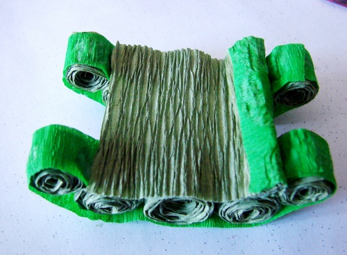 Crafts για τις 9 Μαΐου με τα χέρια τους: μια δεξαμενή χαρτιού