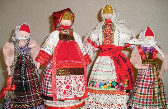 Κάνουμε τη κούκλα Maslenitsa με τα χέρια μας.