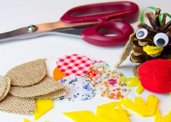 Crafts "Δώρα του Φθινοπώρου" με δικά τους χέρια από φυσικά υλικά για νηπιαγωγείο και σχολείο