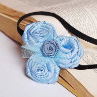 Τριαντάφυλλα από κορδέλες με τα χέρια τους
