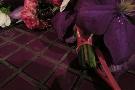 Στεφάνι λουλουδιών για το γάμο με τα χέρια τους