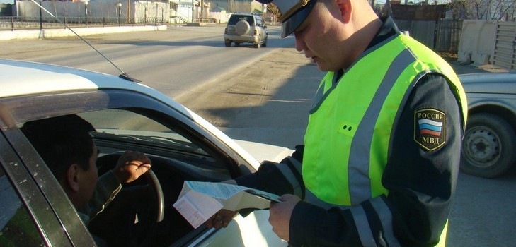 Πώς να μάθετε για τα πρόστιμα της κρατικής επιθεώρησης ασφάλειας κυκλοφορίας για την άδεια οδήγησης στη Σαμάρα