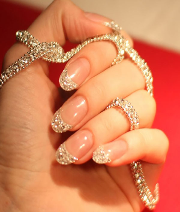 Glitter και Swarovski πέτρες ως μια τάση του χειμερινού χειμώνα 2016-2017