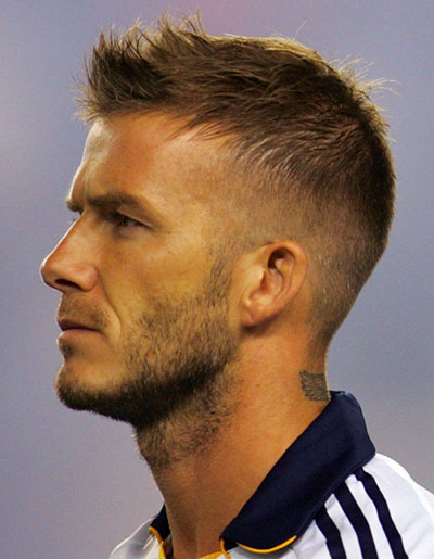 Ένα δημοφιλές hairstyle μεταξύ των ανδρών. Κομψή και πρακτική