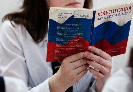 Η Συνταγματική Ημέρα της Ρωσίας 2015: συγχαρητήρια στο στίχο. Όταν γιορτάζεται η Ημέρα του Συντάγματος
