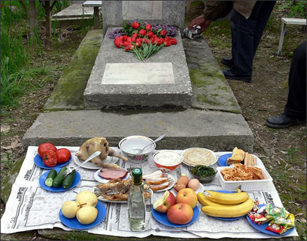Όταν πηγαίνουν στο νεκροταφείο