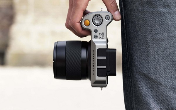 Η πρώτη από τις καλύτερες: compact camera Hasselblad X1D