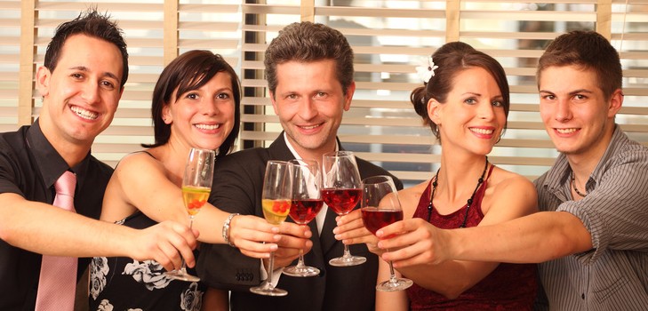 Τα πιο γκέι και αστεία toasts σε στίχο και πεζογραφία