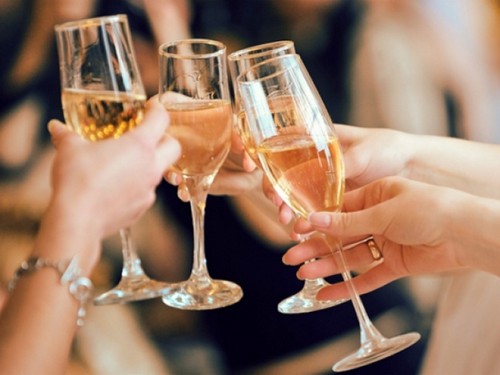 Τα πιο γκέι και αστεία toasts σε στίχο και πεζογραφία