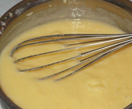 Πώς να κάνετε μια κρέμα για capkake: κρέμα γάλακτος, τυρί και κρέμα γάλακτος συμπυκνωμένο, μια συνταγή με μια φωτογραφία