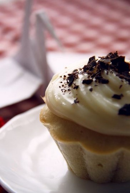 Πώς να κάνετε μια κρέμα για capkake: κρέμα γάλακτος, τυρί και κρέμα γάλακτος συμπυκνωμένο, μια συνταγή με μια φωτογραφία