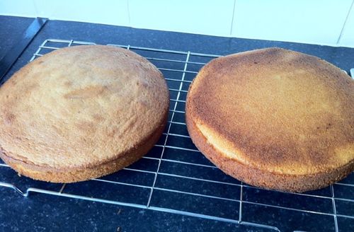 Η συνταγή για ένα νόστιμο και ασυνήθιστο cupcake σε ένα multivark - βήμα προς βήμα με τη φωτογραφία