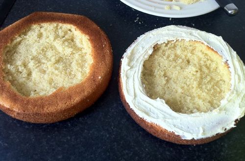 Η συνταγή για ένα νόστιμο και ασυνήθιστο cupcake σε ένα multivark - βήμα προς βήμα με τη φωτογραφία