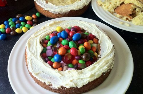 Η συνταγή για ένα νόστιμο και ασυνήθιστο cupcake σε ένα multivark - βήμα προς βήμα με τη φωτογραφία