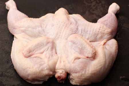 Μια κλασική συνταγή για ένα νόστιμο κοτόπουλο καπνού Μια κλασική συνταγή για ένα νόστιμο κοτόπουλο καπνού