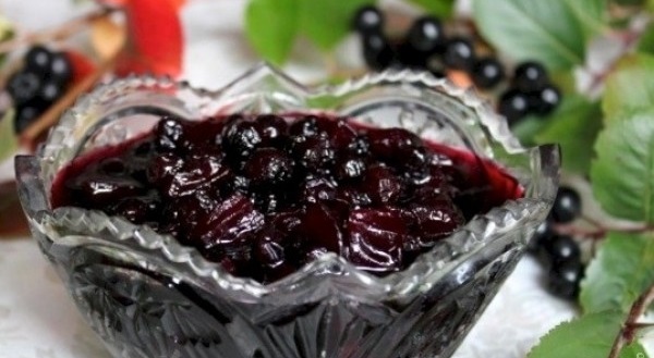 Μαρμελάδα από δαμάσκηνα και chokeberry
