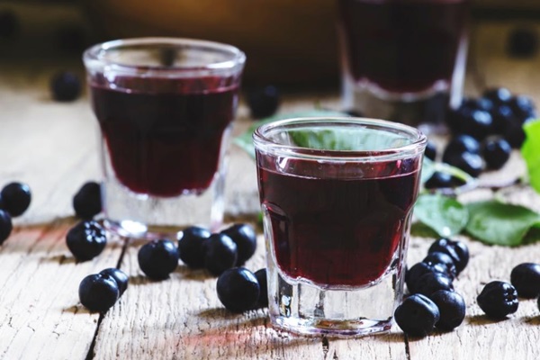 Σπιτικό κρασί από chokeberry