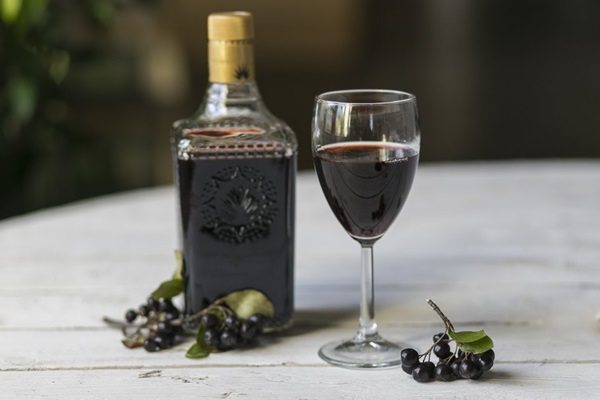 Σπιτικό κρασί από chokeberry