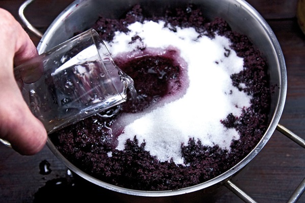 Σπιτικό κρασί από chokeberry